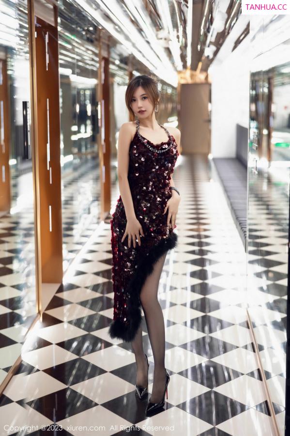 綺裡嘉 绮里嘉 [XiuRen]高清写真图 2023.11.17 No.7679 绮里嘉ula 长裙美腿第3张图片